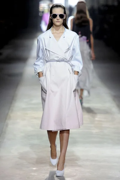 Look 15